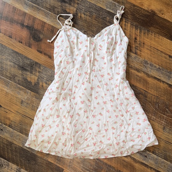 Dresses & Skirts - White floral cottagecore dress mini size medium summer spring